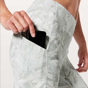 Lululemon	
SPEED UP TIGHT *FULL-ON LUXTREME 28”